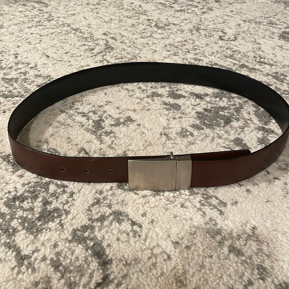 Reversible black/brown Banana Republic dress belt, barely worn almost new